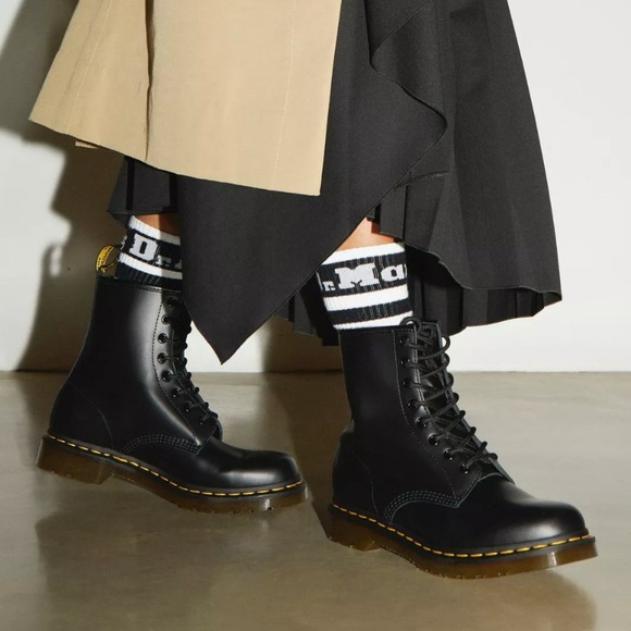 Dr. I Martens 1460 Women’s Smooth Leather Lace Up Boots - Picture 1 of 6